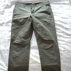 J.Crew 770 straight tech pant 33x32